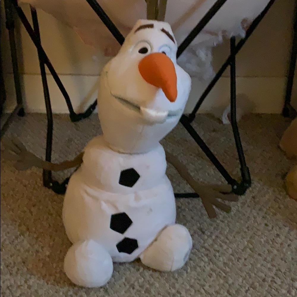 I’m selling a Disney store Olaf stuffed animal